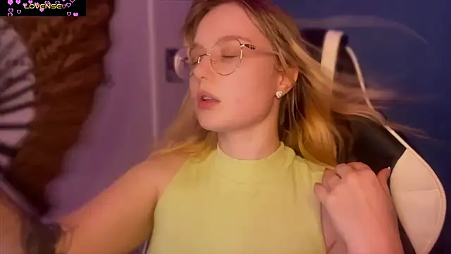 Snapshot of JacyWinslat chatting on 03-06-25, 08:59 JacyWinslat online show from 03-06-25, 08:59