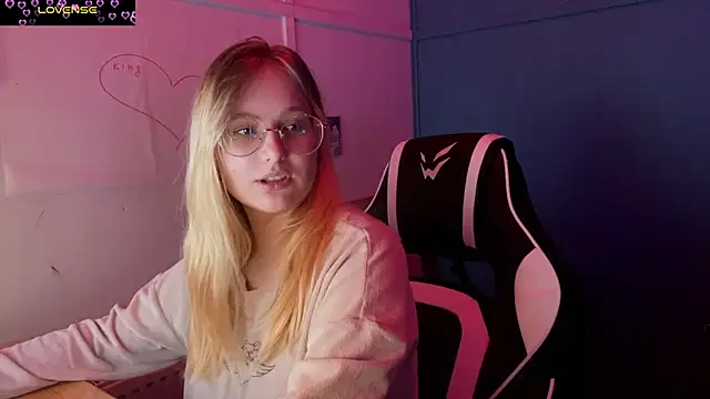 Snapshot of JacyWinslat chatting on 03-08-25, 06:16 JacyWinslat online show from 03-08-25, 06:16