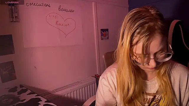 Snapshot of JacyWinslat chatting on 03-09-25, 06:11 JacyWinslat online show from 03-09-25, 06:11