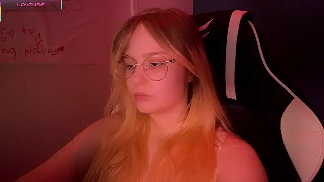 Snapshot of JacyWinslat chatting on 03-11-25, 08:09 JacyWinslat online show from 03-11-25, 08:09