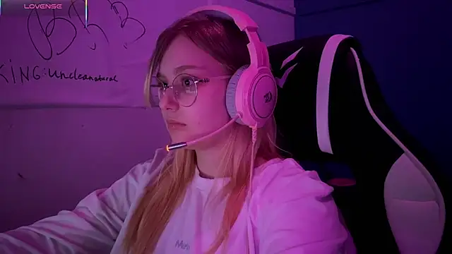 Snapshot of JacyWinslat chatting on 03-18-25, 04:26 JacyWinslat online show from 03-18-25, 04:26