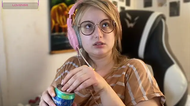 Snapshot of JacyWinslat chatting on 09-12-25, 11:10 JacyWinslat online show from 09-12-25, 11:10