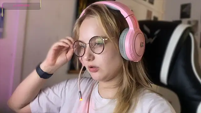 Snapshot of JacyWinslat chatting on 09-13-25, 02:06 JacyWinslat online show from 09-13-25, 02:06