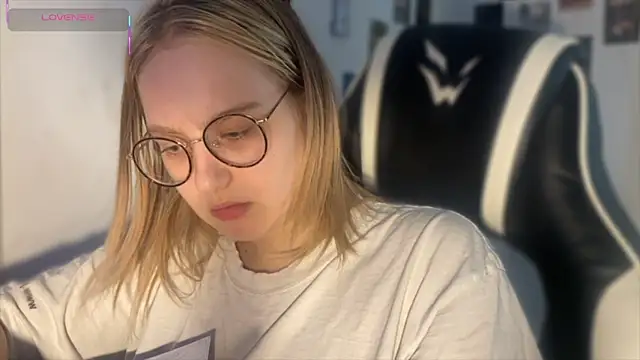 Snapshot of JacyWinslat chatting on 09-16-25, 12:17 JacyWinslat online show from 09-16-25, 12:17