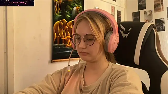 Snapshot of JacyWinslat chatting on 09-26-25, 12:53 JacyWinslat online show from 09-26-25, 12:53