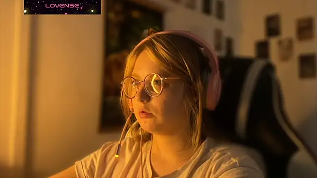 Snapshot of JacyWinslat chatting on 09-29-25, 02:55 JacyWinslat online show from 09-29-25, 02:55