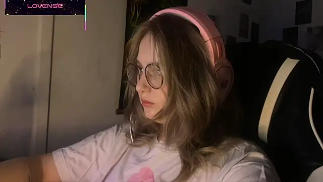 Snapshot of JacyWinslat chatting on 10-04-25, 03:21 JacyWinslat online show from 10-04-25, 03:21