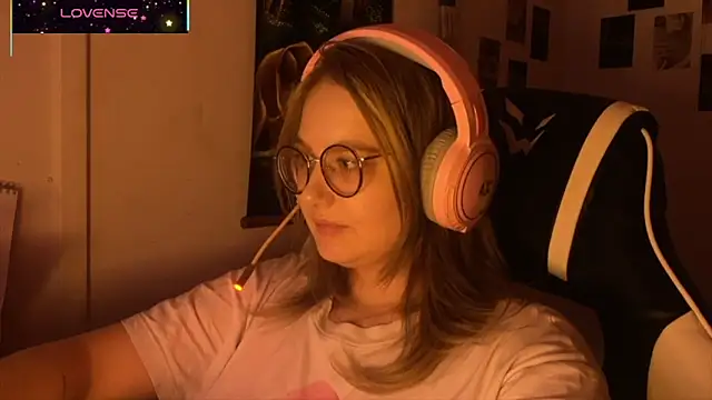 Snapshot of JacyWinslat chatting on 10-05-25, 08:40 JacyWinslat online show from 10-05-25, 08:40