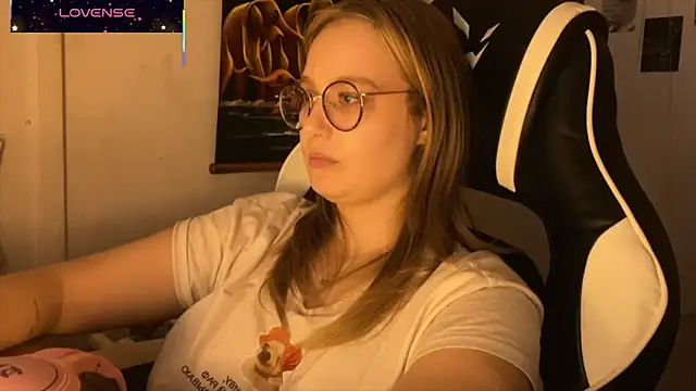 Snapshot of JacyWinslat chatting on 10-08-25, 06:05 JacyWinslat online show from 10-08-25, 06:05