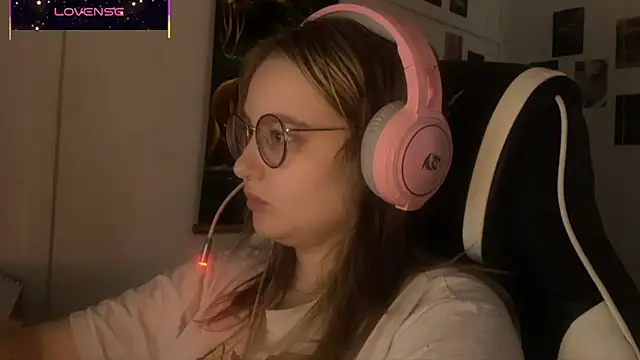 Snapshot of JacyWinslat chatting on 10-10-25, 02:27 JacyWinslat online show from 10-10-25, 02:27