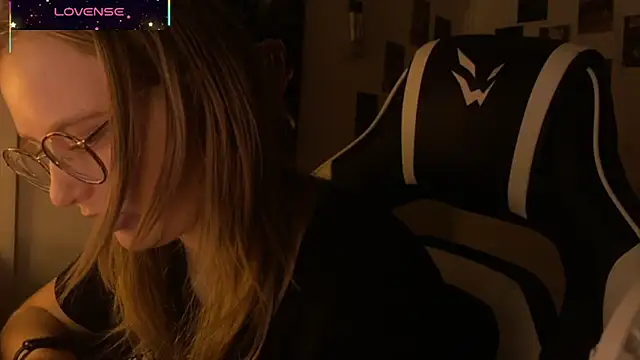 Snapshot of JacyWinslat chatting on 10-12-25, 12:31 JacyWinslat online show from 10-12-25, 12:31