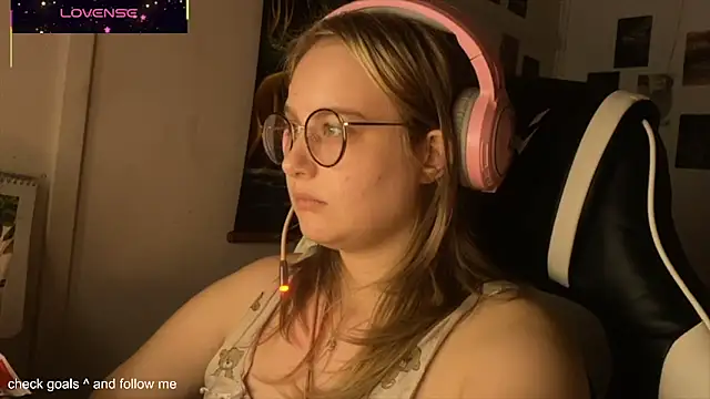 Snapshot of JacyWinslat chatting on 10-16-25, 04:08 JacyWinslat online show from 10-16-25, 04:08