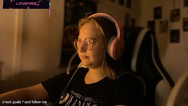 Snapshot of JacyWinslat chatting on 10-23-25, 05:33 JacyWinslat online show from 10-23-25, 05:33