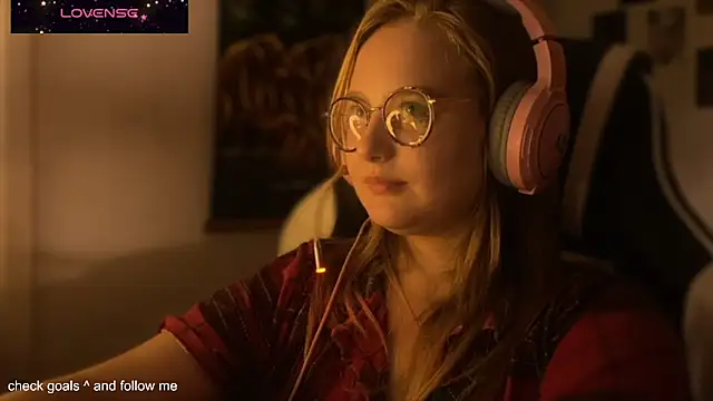 Snapshot of JacyWinslat chatting on 10-25-25, 08:47 JacyWinslat online show from 10-25-25, 08:47