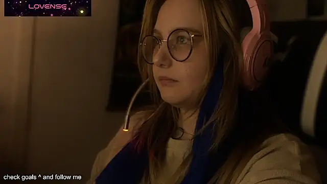 Snapshot of JacyWinslat chatting on 10-28-25, 03:25 JacyWinslat online show from 10-28-25, 03:25