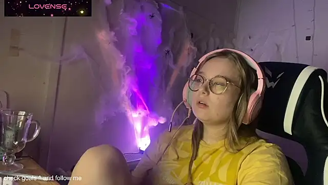 Snapshot of JacyWinslat chatting on 10-31-25, 08:43 JacyWinslat online show from 10-31-25, 08:43