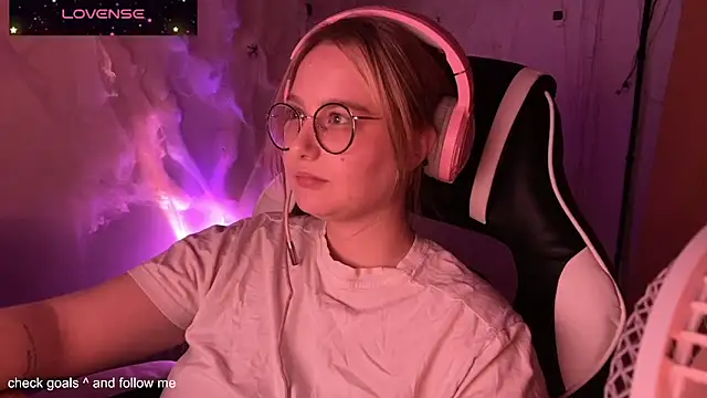 Snapshot of JacyWinslat chatting on 11-02-25, 01:08 JacyWinslat online show from 11-02-25, 01:08