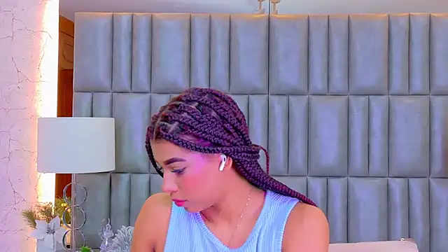 TiaraRosse online show from 06-25-26, 01:48