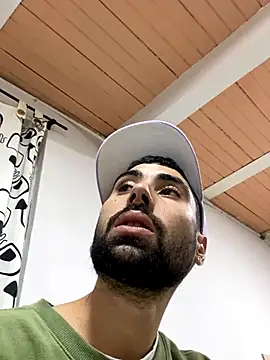 Snapshot of macg96 chatting on 12-14-25, 11:53 macg96 online show from 12-14-25, 11:53