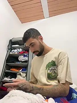 Snapshot of macg96 chatting on 12-16-25, 08:30 macg96 online show from 12-16-25, 08:30