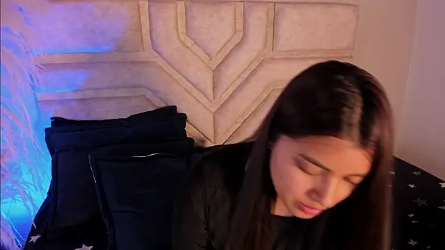 Snapshot of Rebeca_Williams_ chatting on 01-08-25, 02:46 Rebeca Williams  online show from 01-08-25, 02:46