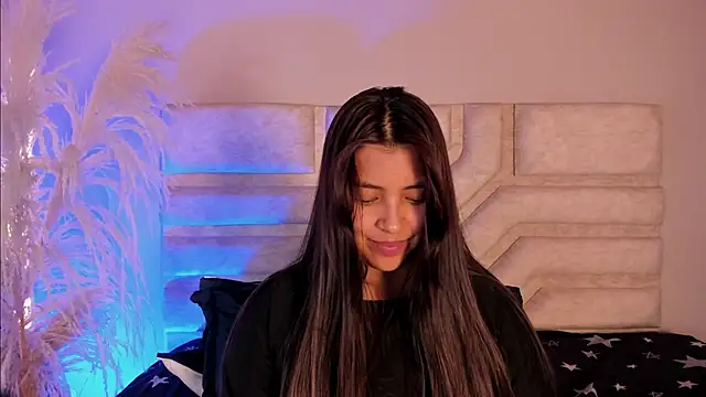 Snapshot of Rebeca_Williams_ chatting on 01-08-25, 11:54 Rebeca Williams  online show from 01-08-25, 11:54