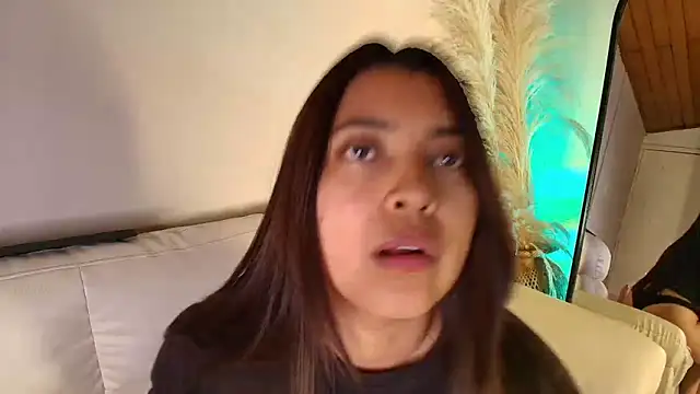 Snapshot of Rebeca_Williams_ chatting on 02-05-25, 05:30 Rebeca Williams  online show from 02-05-25, 05:30