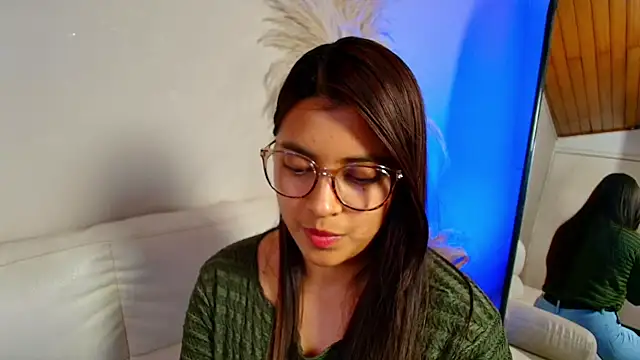 Snapshot of Rebeca_Williams_ chatting on 02-06-25, 02:11 Rebeca Williams  online show from 02-06-25, 02:11