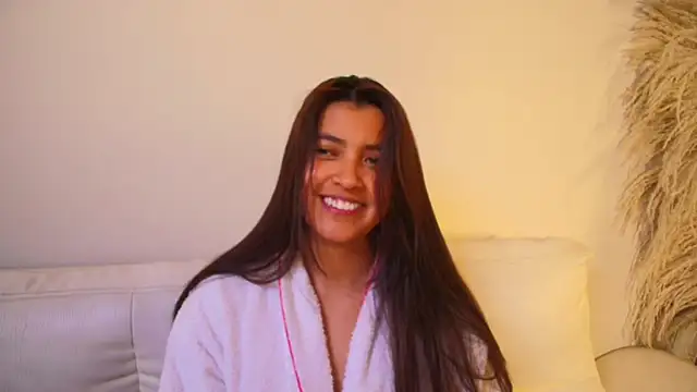 Snapshot of Rebeca_Williams_ chatting on 02-13-25, 03:18 Rebeca Williams  online show from 02-13-25, 03:18