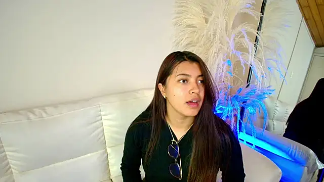 Snapshot of Rebeca_Williams_ chatting on 02-20-25, 12:19 Rebeca Williams  online show from 02-20-25, 12:19