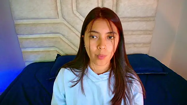 Snapshot of Rebeca_Williams_ chatting on 03-04-25, 10:38 Rebeca Williams  online show from 03-04-25, 10:38