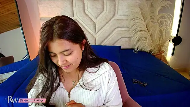 Snapshot of Rebeca_Williams_ chatting on 03-21-25, 01:34 Rebeca Williams  online show from 03-21-25, 01:34