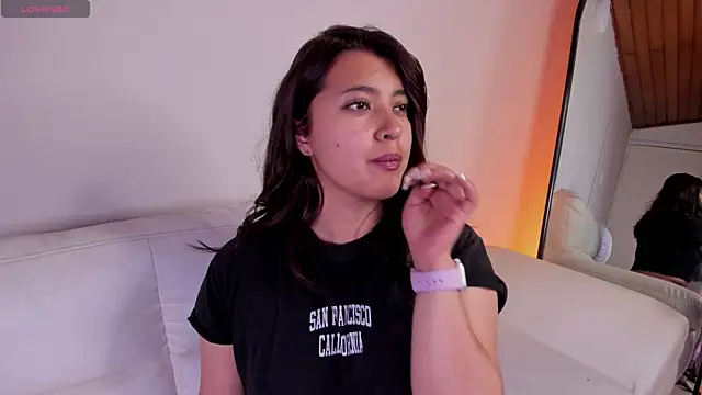 Snapshot of Rebeca_Williams_ chatting on 10-27-25, 11:58 Rebeca Williams  online show from 10-27-25, 11:58