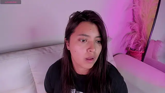 Snapshot of Rebeca_Williams_ chatting on 10-29-25, 12:07 Rebeca Williams  online show from 10-29-25, 12:07