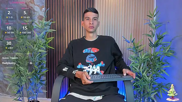 Snapshot of Aaron_Scoot chatting on 12-18-25, 12:44 Aaron Scoot online show from 12-18-25, 12:44