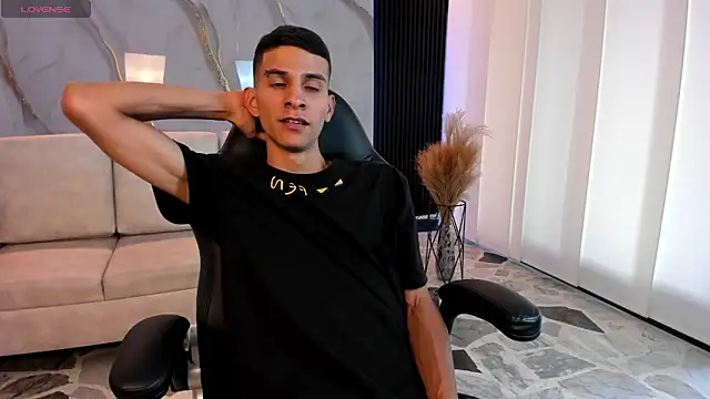 Snapshot of Aaron_Scoot chatting on 03-03-26, 08:37 Aaron Scoot online show from 03-03-26, 08:37