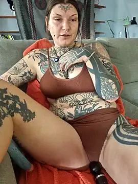 lizzardqueeen online show from 10-10-25, 04:50