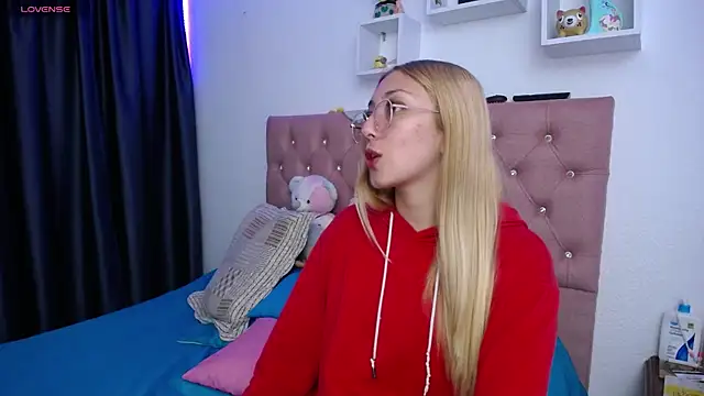 Soffy-brooks online show from 10-21-25, 05:19