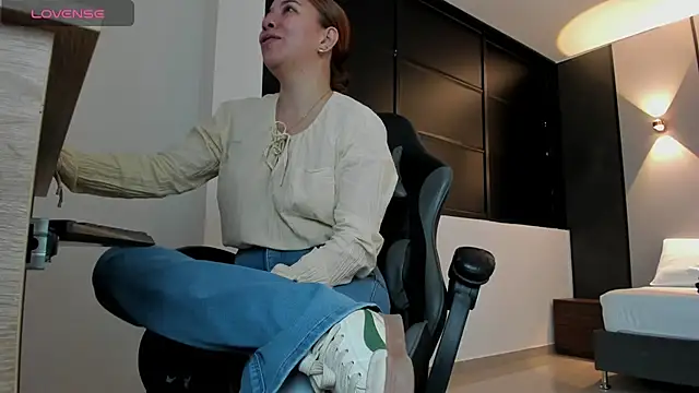 alma fenix online show from 09-16-25, 12:17