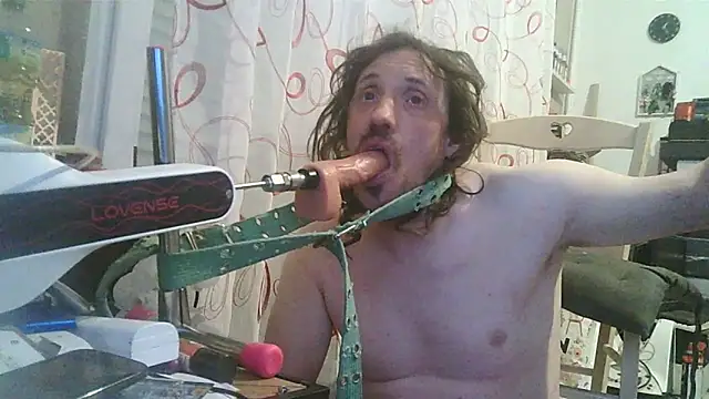 Snapshot of cyril020202 chatting on 04-11-26, 11:20 cyril020202 online show from 04-11-26, 11:20