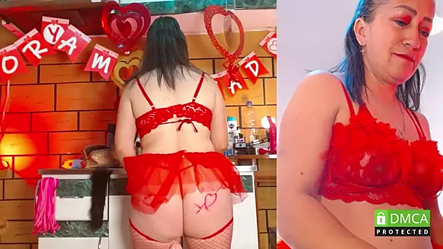 Snapshot of Bigass_dayla chatting on 02-14-25, 12:36 Bigass dayla online show from 02-14-25, 12:36