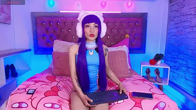 Snapshot of EmmaWilder chatting on 11-04-25, 08:52 EmmaWilder online show from 11-04-25, 08:52