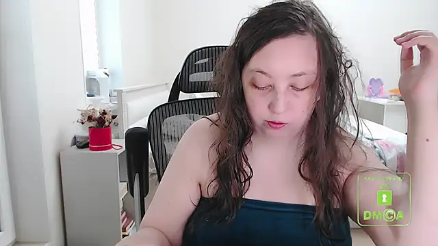 Snapshot of cute_and_hot chatting on 09-18-25, 09:22 cute and hot online show from 09-18-25, 09:22