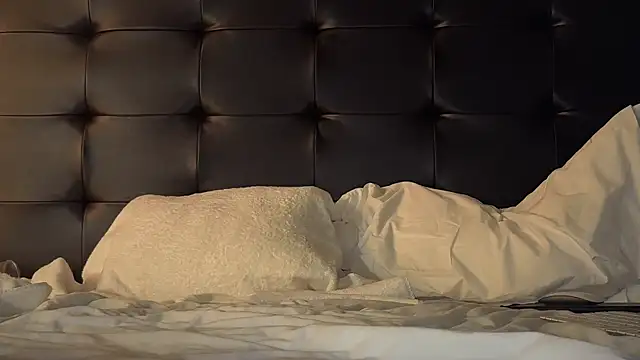 Snapshot of wheresando1 chatting on 09-23-25, 04:59 wheresando1 online show from 09-23-25, 04:59