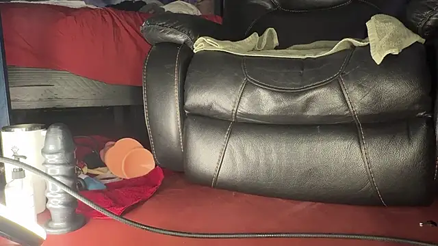 Snapshot of wheresando1 chatting on 12-02-25, 12:54 wheresando1 online show from 12-02-25, 12:54