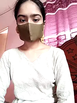 Snapshot of Arisha- chatting on 10-28-25, 09:24 Arisha- online show from 10-28-25, 09:24