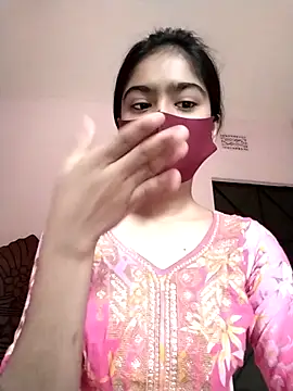 Snapshot of Arisha- chatting on 12-17-25, 10:32 Arisha- online show from 12-17-25, 10:32