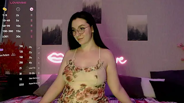 Fluffy Tiffy online show from 01-08-25, 05:05