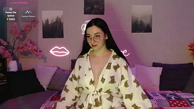 Fluffy Tiffy online show from 01-10-25, 05:05