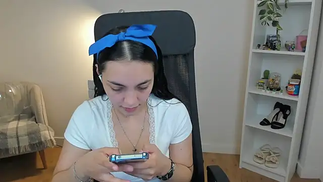  BellaEvans  online show from 05-06-26, 04:52